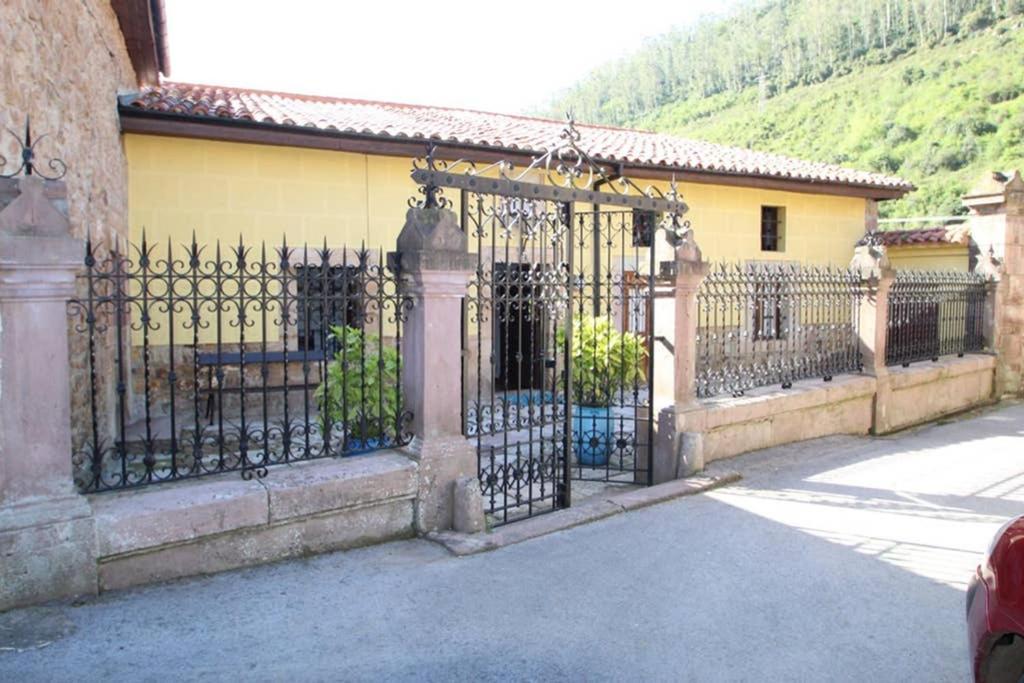 “La Casa Del Guarda” Villa Treceño Kültér fotó